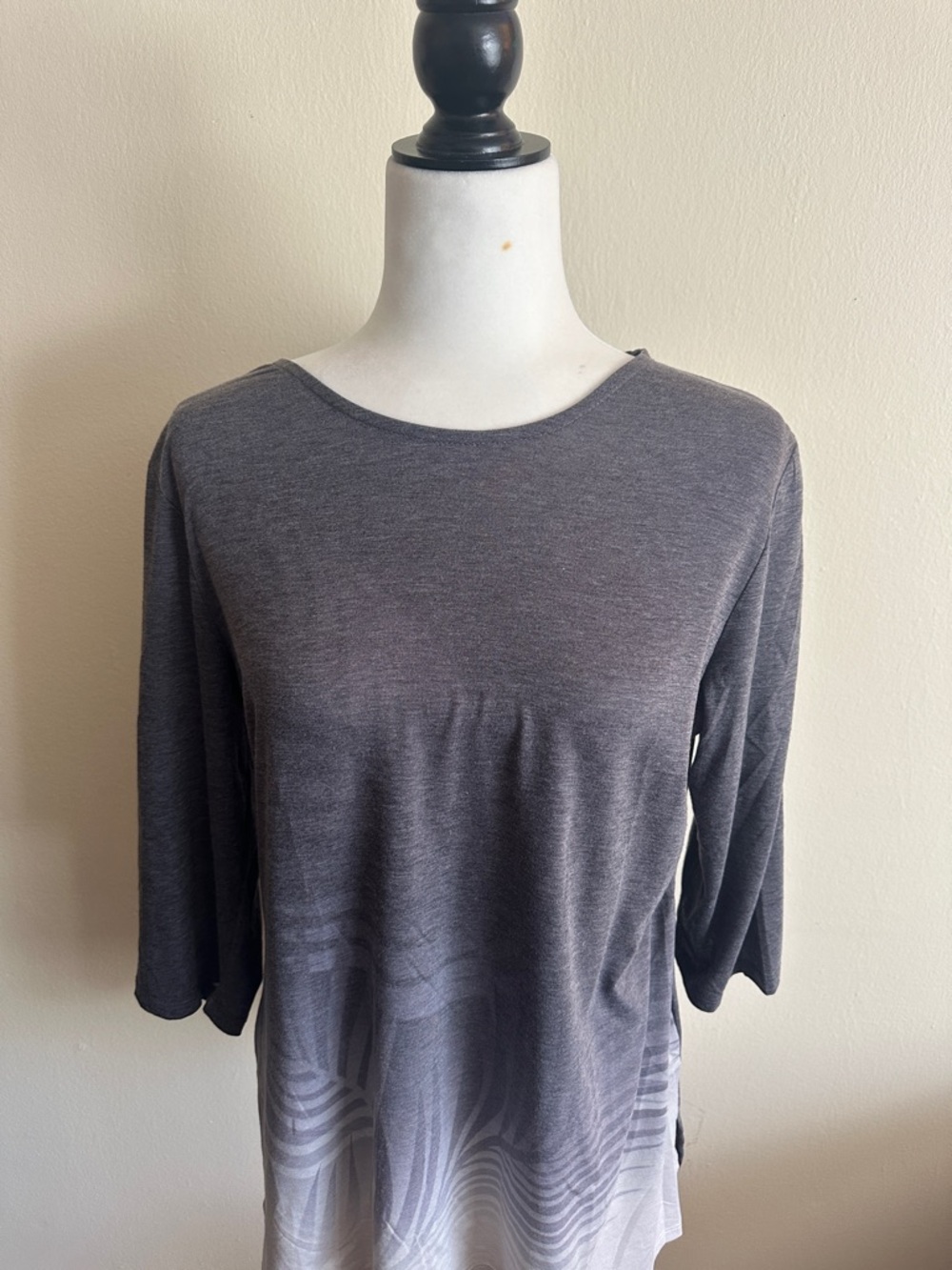 Women's Gray Ombre Scoop Neck Long Sleeve Top